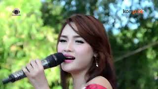 Download lagu OM ADELLA ' HITAM DUNIAMU PUTIHNYA CINTAMU ' Voc  ARLITA PUTRI Live Di KWANYAR BANGKALAN MDR 2017 mp3