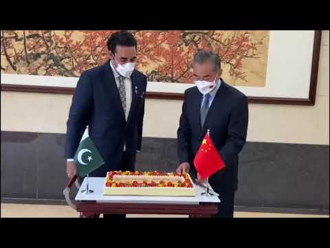 Watch How Chinese Cut Cakes, Pak China 71 Years Of Friendship