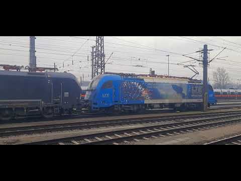 1216 910-0 und 193 637-6 mit einem kesselzug in Linz Hbf am 17.2.2024