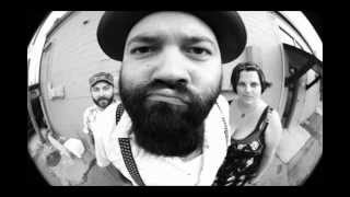 Reverend Peyton's Big Damn Band - Shut The Screen