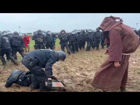 Mud Wizard Traps Entire Police Department