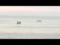 VIDEO Habría robado un auto, bajó a la playa en Punta Lara, se enterró y lo salvaron justito