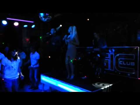 Tavi de la Negresti, Nicoleta, Ionut si Fanel LIVE LA DISCO MAGIC 13.07.2013 01