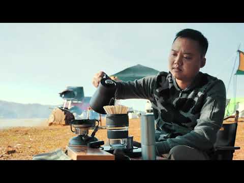 Pour ly cà phê bằng Set HoloHolo tại Đà Lạt.. Ngon tuyệt!!!