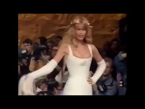 Claudia Schiffer in Chanel Haute Couture Autumn/Winter 1993