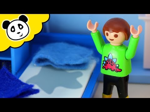 PLAYMOBIL Familie Film deutsch - PEINLICH 😱 INS BETT GEPINKELT!! - Pandido TV