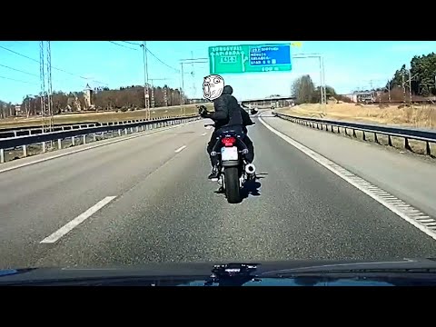 Road raging motorcyclist with death wish, E4 outside Stockholm, 2016.03.16