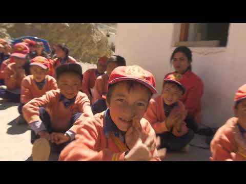 Hrajem Tibetsky - Světlo porozumění v Malém Tibetu - 2. den - Uvítání Gyoriho a Faisala ve škole