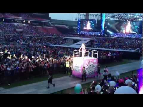 [Fancam] 121125 Victoria - Today u'll marry me @ SMTown in BKK