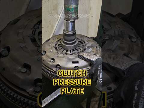 Self-adjusting clutch pressure plate. #shorts #clutch #flywheel
