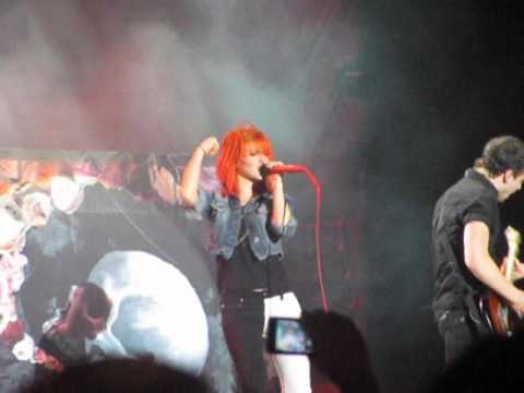 Paramore Optimus Alive '11 - Intro + Ignorance (Portugal)