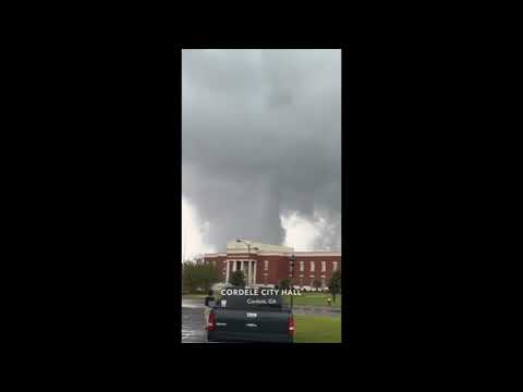 Funnel Cloud Forms Near Courthouse in Cordele, Georgia