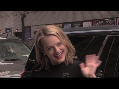 Elisabeth Moss fuera del Colbert Show