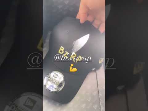 blunted vato recibe la gorra de bizarrap