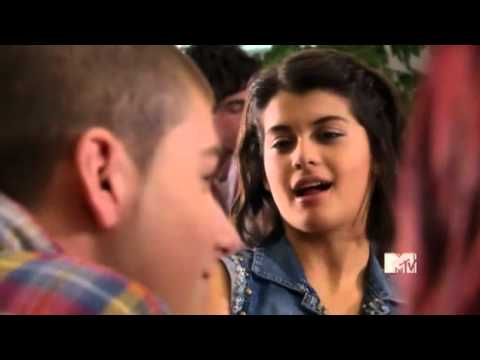 Skins [1x07] - Michelle kick