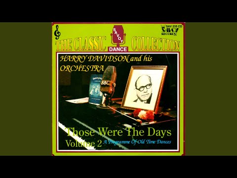 Medley: When You and I Were Seventeen / The Naughty Waltz / Lovely Lady / Wonderful One / In...