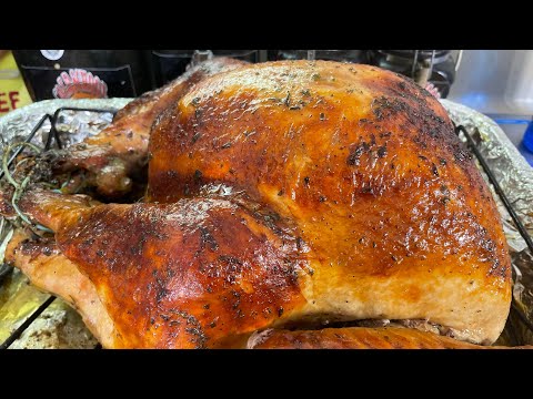 THE PERFECTLY JUICY AND MOIST  ROASTED TURKEY 🦃 /OLD SCHOOL HERB ROASTED TURKEY/HAPPY THANKSGIVING