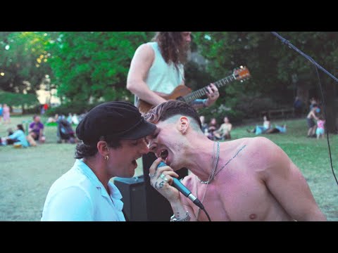 Romain Axisa X Ren - Knockin' On Heaven's Door (jam in the Pavilion Gardens)