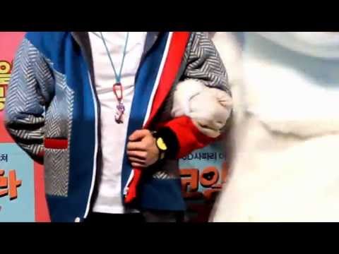 120103 Cute Taemin (& his belly) fancam @ KoalaKid movie VIP premiere