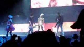 Gwen Stefani  -  Yummy  (Chicago)
