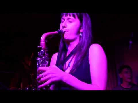 Tetes de Pois live at The Bell