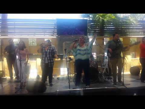 Eleva tu voz/Turn it up