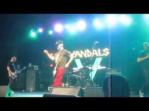 The Vandals - It's A Fact (live at Rob Zombie’s Great American Nightmare 2013)