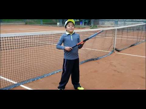 Feberly Bradley Muelle Valdez  jugando Tenis a los 6 años (Feb2020)