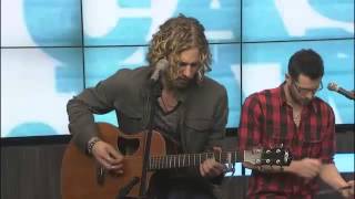 Casey James Performs &quot;Crying On A Suitcase&quot;