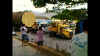preview picture of video 'Super Carretas Passando na BR 262 em Manhuaçu  MG.'