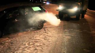 preview picture of video 'Gaz 66 tugs WV out of snow'