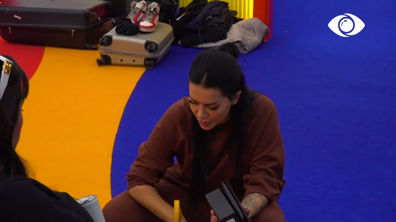 S'më pëlqen fare, Efi: Deamishel është harruar këtu brenda