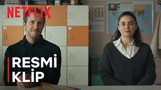 Kuvvetli Bir Alkış | Resmi Klip | Netflix