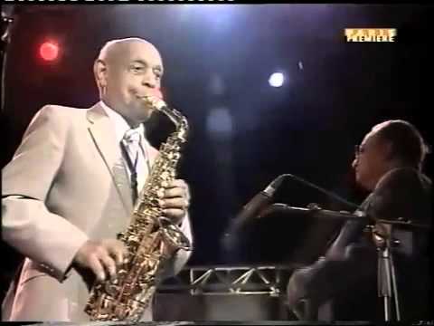 Count Basie Orchestra with Benny Carter "Easy Money"