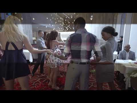 Best Ever Restaurant Flash Mob Proposal: Man rents out entire restaurant