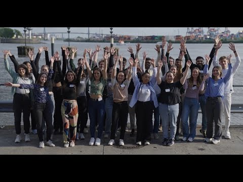 B-First  - Stipendien für Studierende der ersten Generation