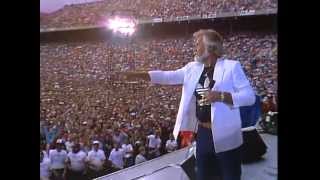 Kenny Rogers - She&#39;s a Mystery (Live at Farm Aid 1985)