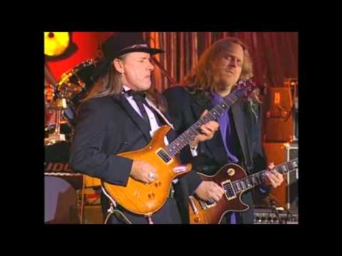 The Allman Brothers Band performs 