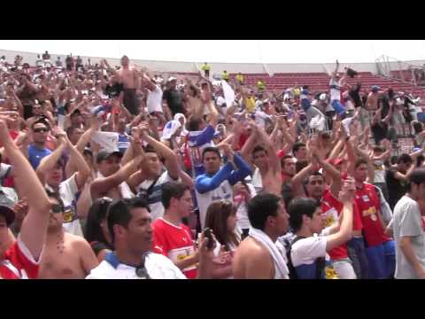"Cantan con parlante" Barra: Los Cruzados • Club: Universidad Católica • País: Chile