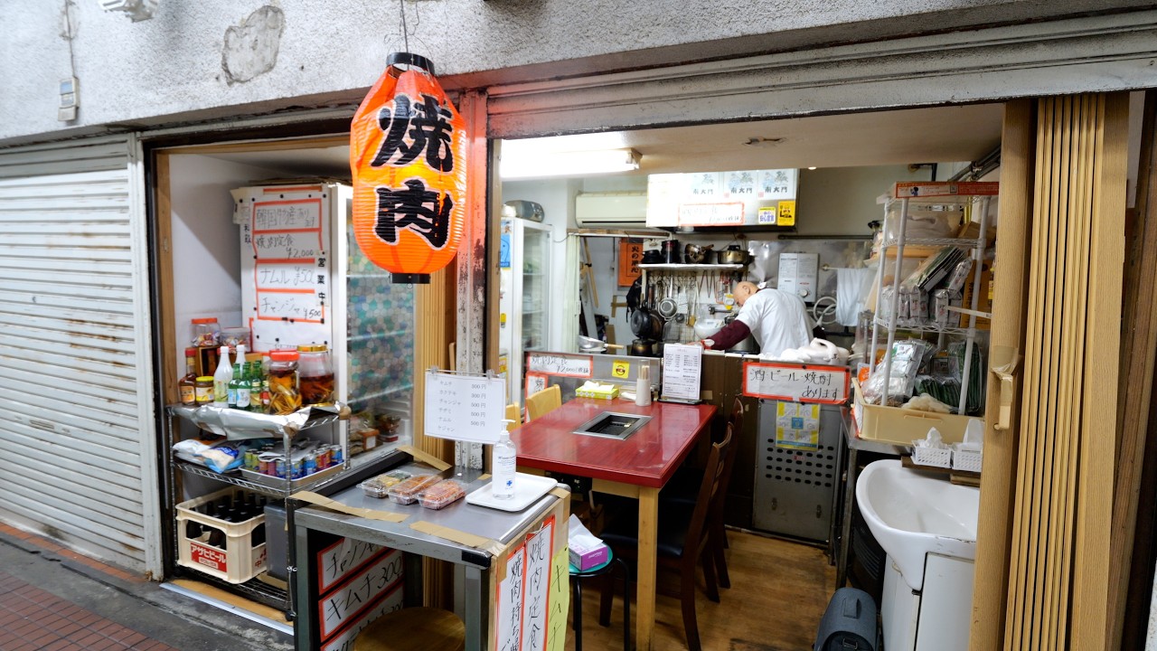 【８５歳ワンオペ】たった１卓で営業する日本一小さい焼肉屋に密着！