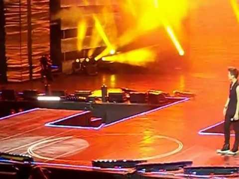 130309 Music Bank in Jakarta - Hyorin & Eru singing Indonesian song "Kemesraan" (Fancam)