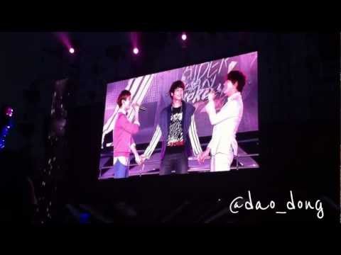 [Fancam] 121125 SMTOWN BKK - Just the way you are (Kyuhyun & Changmin ft. Minho) [dao_dong]