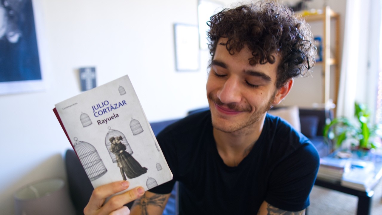 La pasión adolescente de Cortázar en Rayuela, reflexiones de un gran libro