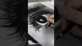 Drawing a Hyperrealistic Eye - Graphite & Char