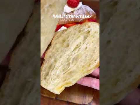 Strawberry croissant filled with jam,vanilla puding,whipped cream, and strawberries😍🍓🥐|CHEFKOUDY