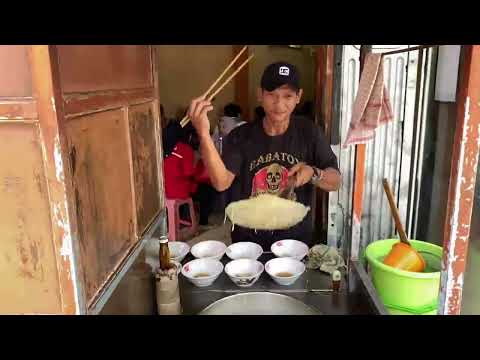 Bakmi Roxy di Cabang Ini Habiskan 50 Kg Mie Sehari, Ayam Cincangnya Gurih Asin Nikmat!