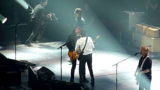 PAUL MCCARTNEY & DAVE GROHL 'I SAW HER STANDING THERE' @ 02 LONDON 2015