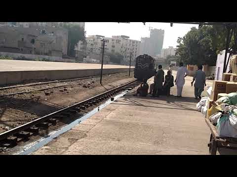 Pakistan Railway: EMD Iron Beast GMU-15-4818 Reached karachi cantt from karachi city 8-11-2017