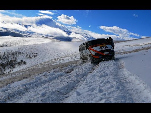 Жесть, что творит Соболь в горах по снегу над обрывом - Безумству храбрых поём мы славу!