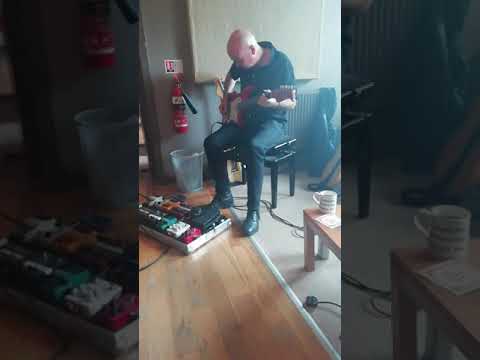 Manos Arriba Mick Slaven